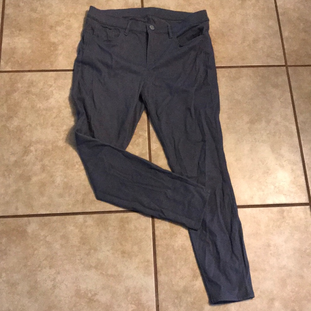 New without tags. Loft skinny pants.